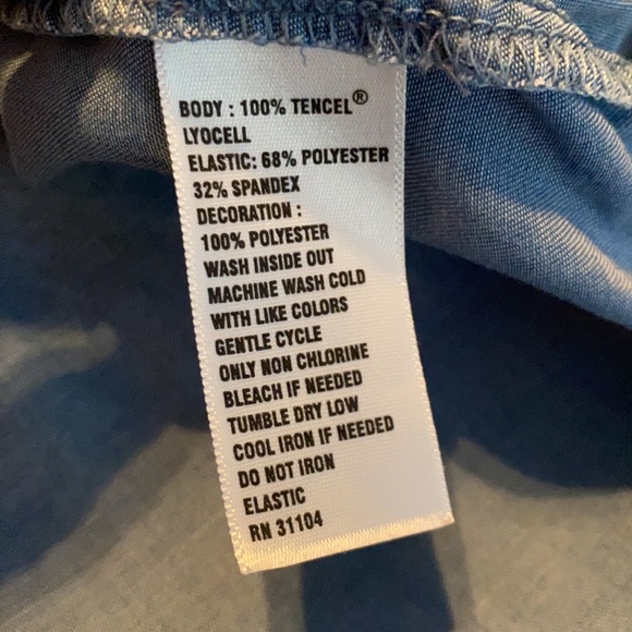 Crown & Ivy lightweight denim dress with smocking - Picture 6 of 9